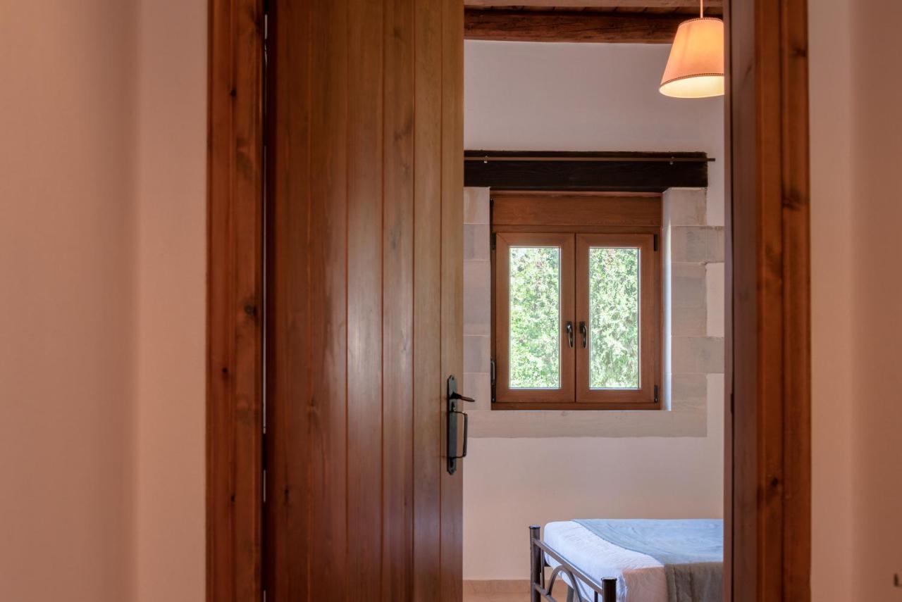 Koules Estate, With Private Pools & Bbq - Embracing Nature, By Thinkvilla Argouli Esterno foto