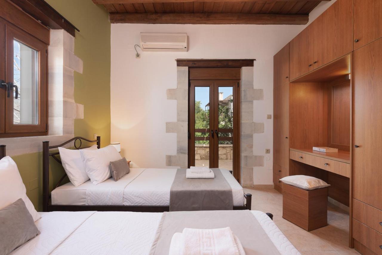Koules Estate, With Private Pools & Bbq - Embracing Nature, By Thinkvilla Argouli Esterno foto